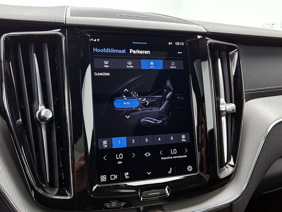 46205191 volvo xc60 2 0 t8 awd ultimate dark 47