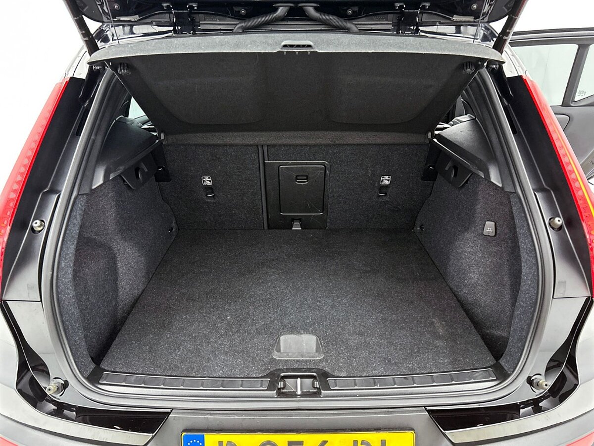46876439 volvo xc40 1 5 t5 ultimate dark 39