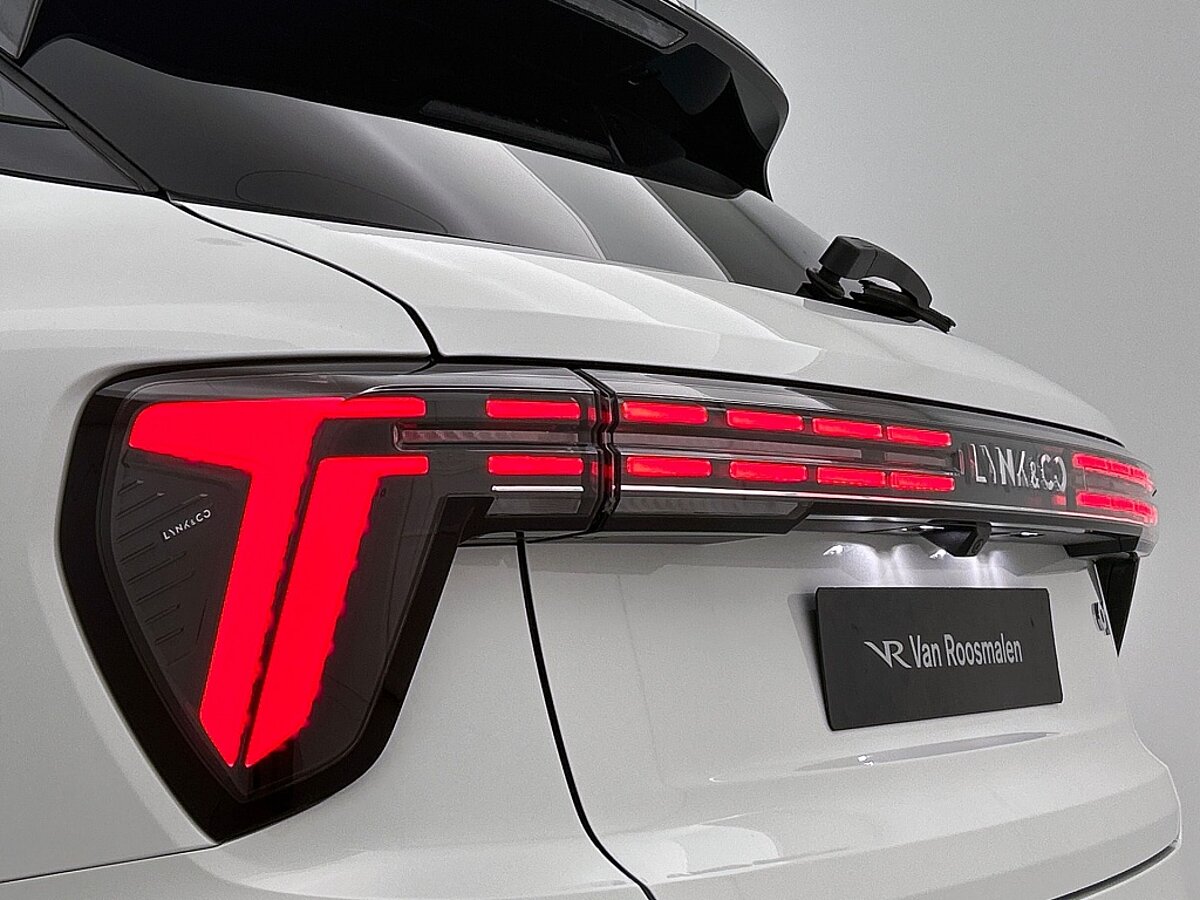 47307005 lynk co 01 1 5 more 261 pk 75km phev full option dealer demo 60