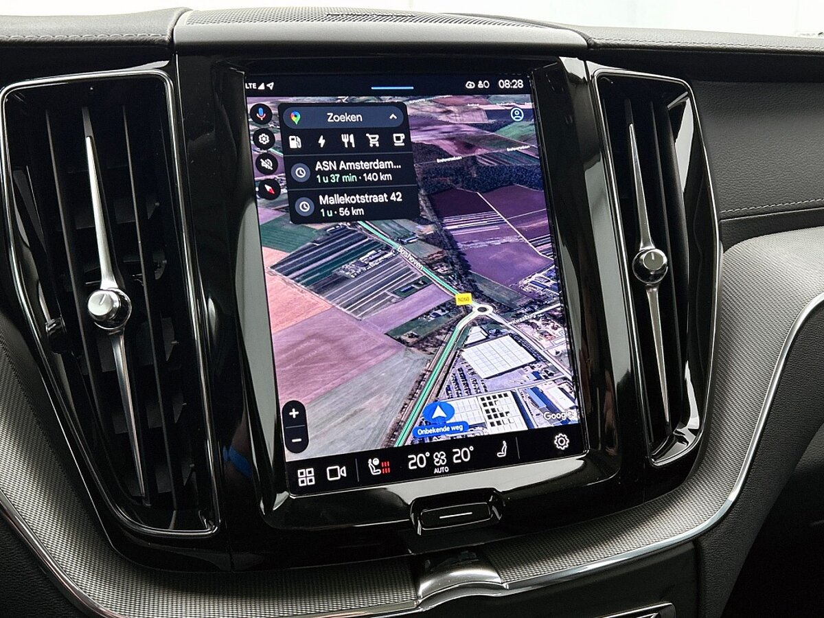 48687982 volvo xc60 2 0 t6 awd ultra dark 8 02