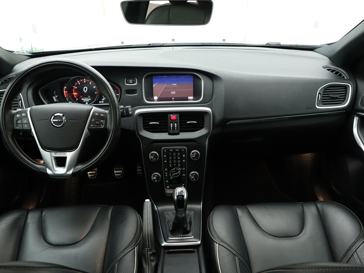 35472655 volvo v40 2 0 t4 bns sport panorama dak navigatie camera achter le 6 04