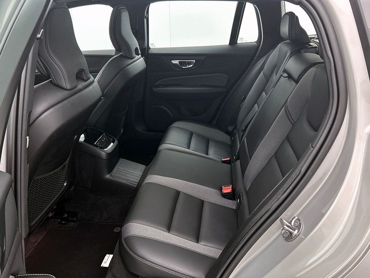 45432779 volvo v60 2 0 t6 plus trekhaak panorama dak 360 camera 0f1e21