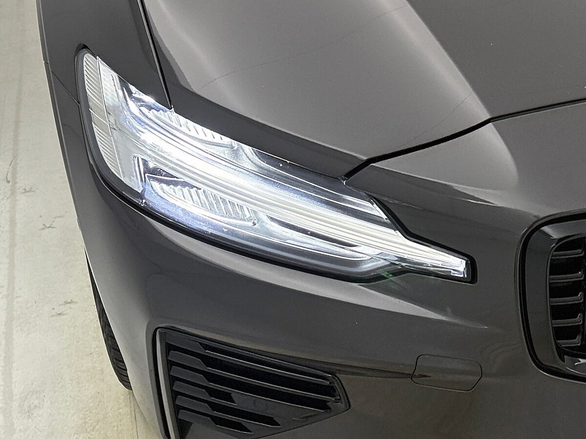 49833852 volvo v60 2 0 t6 awd plus dark trekhaak leder camera 360 harman ka 66