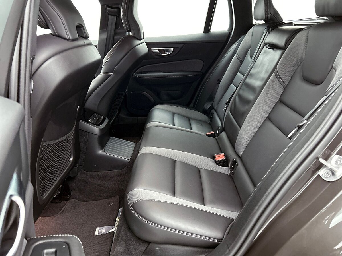 49847910 volvo v60 2 0 t6 awd plus dark harman kardon voorruitverw sportstoe 46