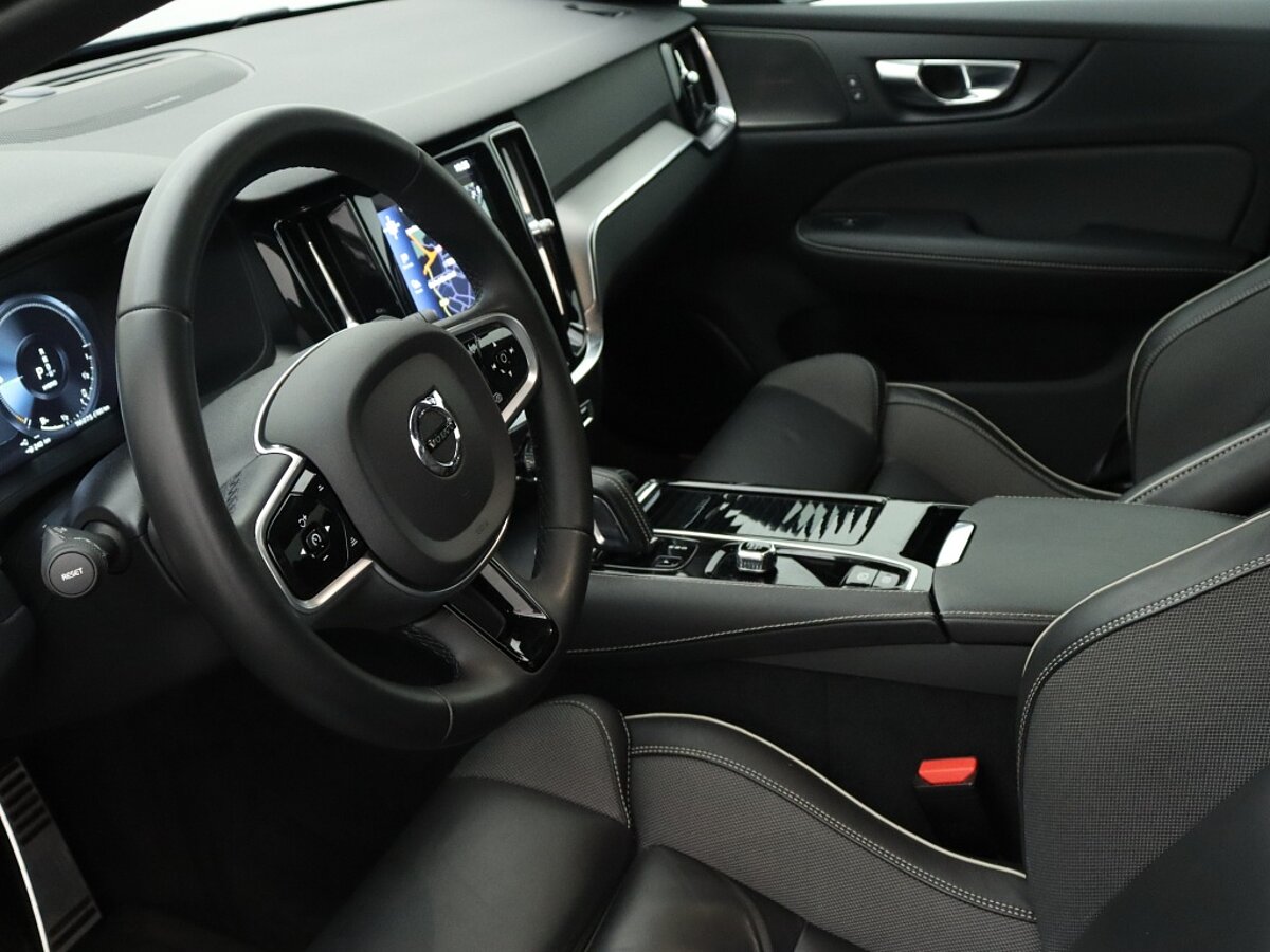 34254989 volvo v60 2 0 t6 awd recharge r design trekhaak 5 03