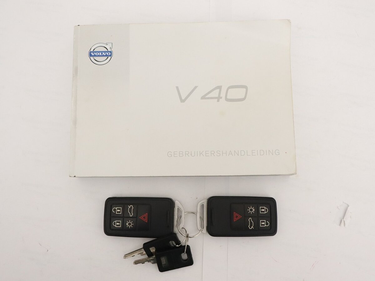 34316555 volvo v40 1 6 t4 momentum 47