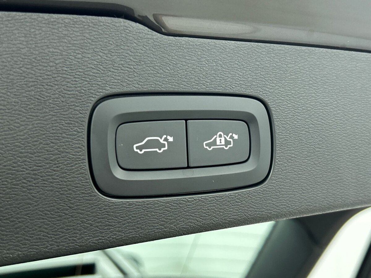 46986772 volvo v60 2 0 t6 awd plus dark 48