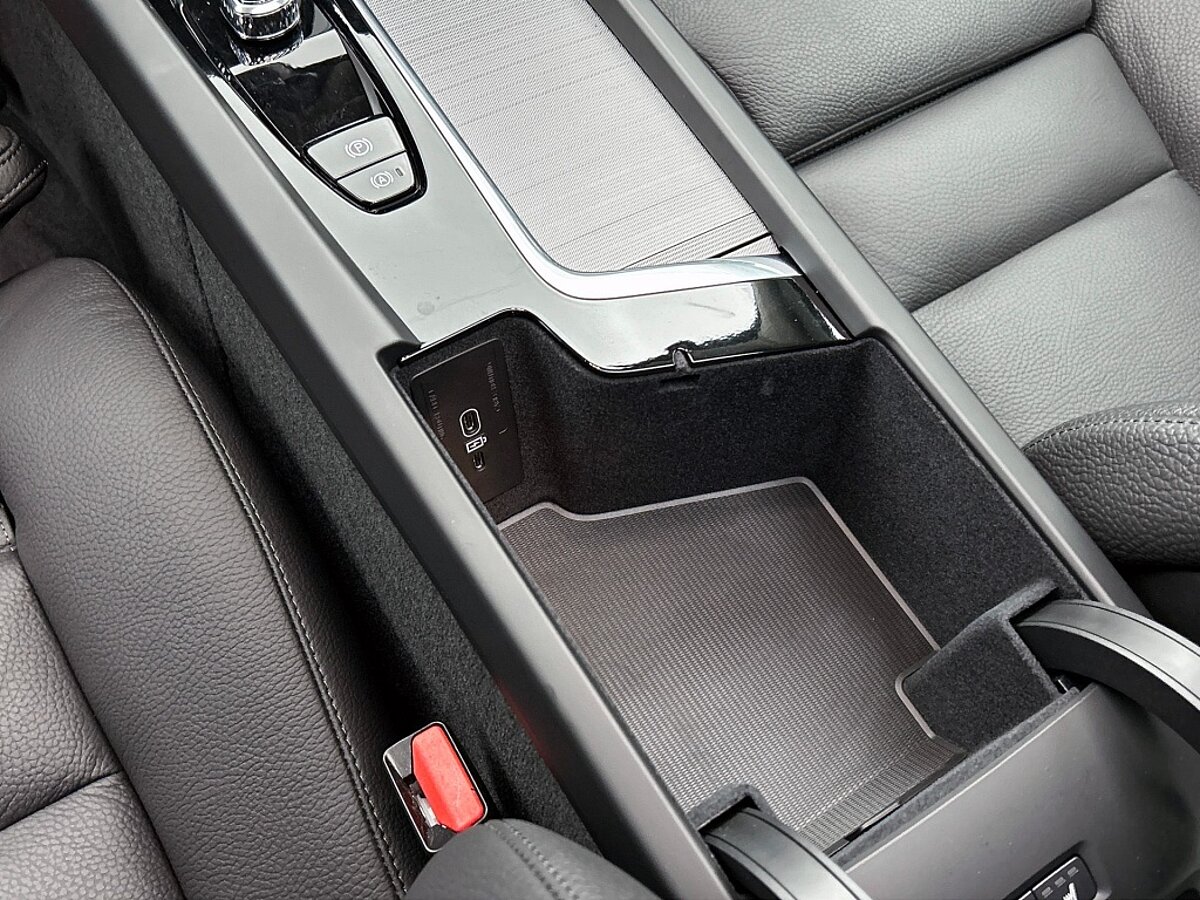 49302489 volvo xc60 2 0 t6 awd ultra dark 77