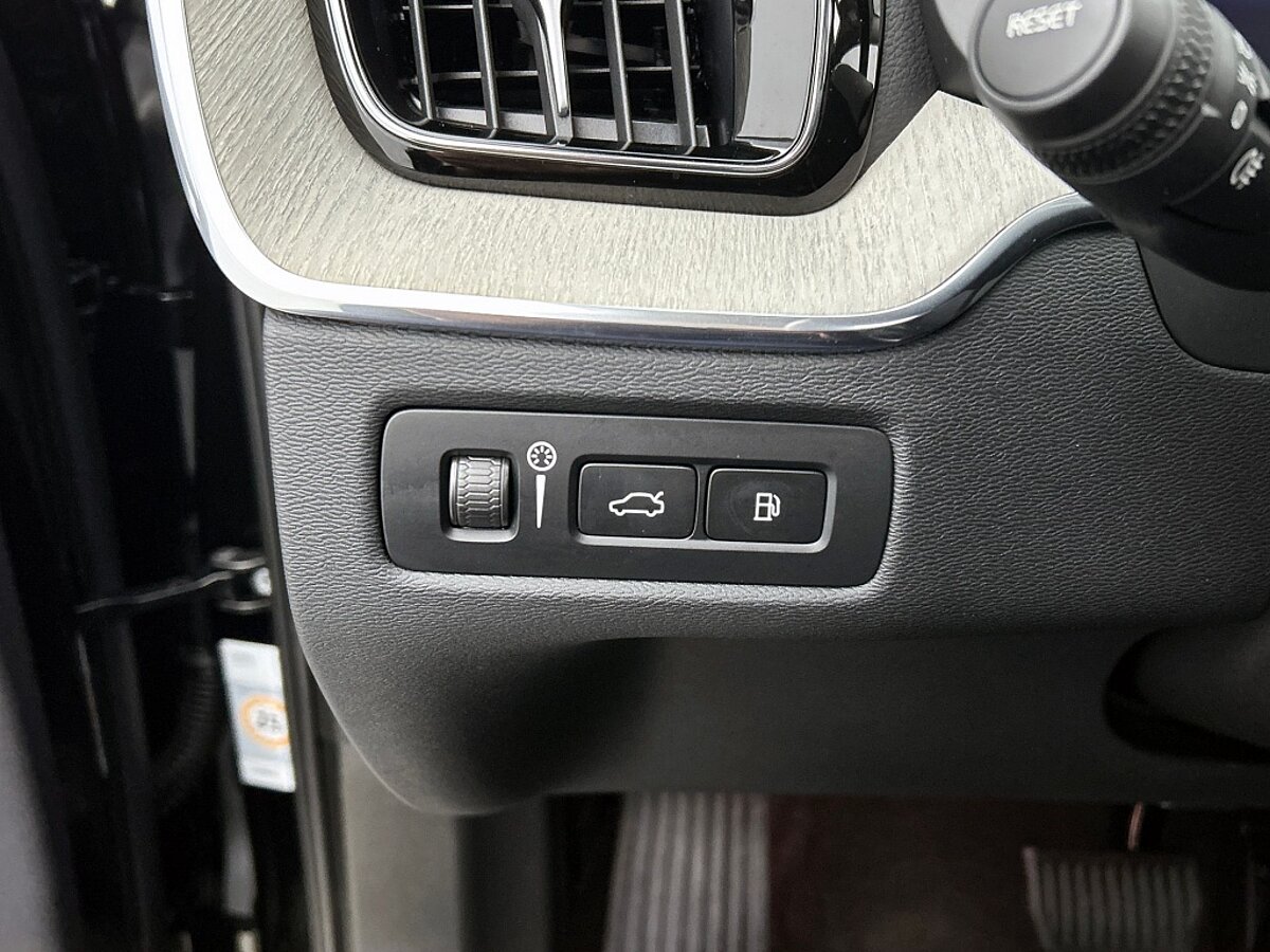 49419930 volvo xc60 t8 bright pano 20 inch long range 360 pilot assist 51