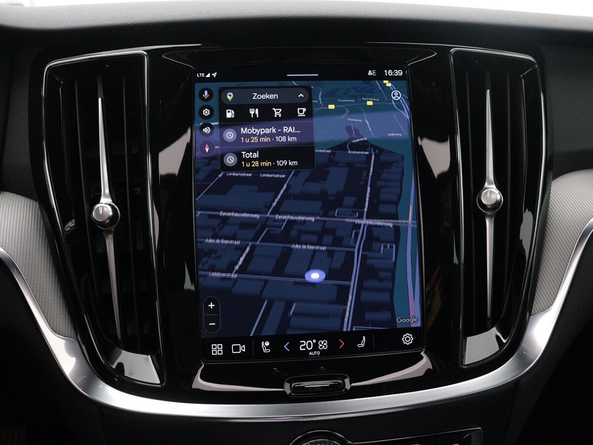 42420857 volvo v60 2 0 b3 plus dark panoramadak harman kardon trekhaak 360 37c361
