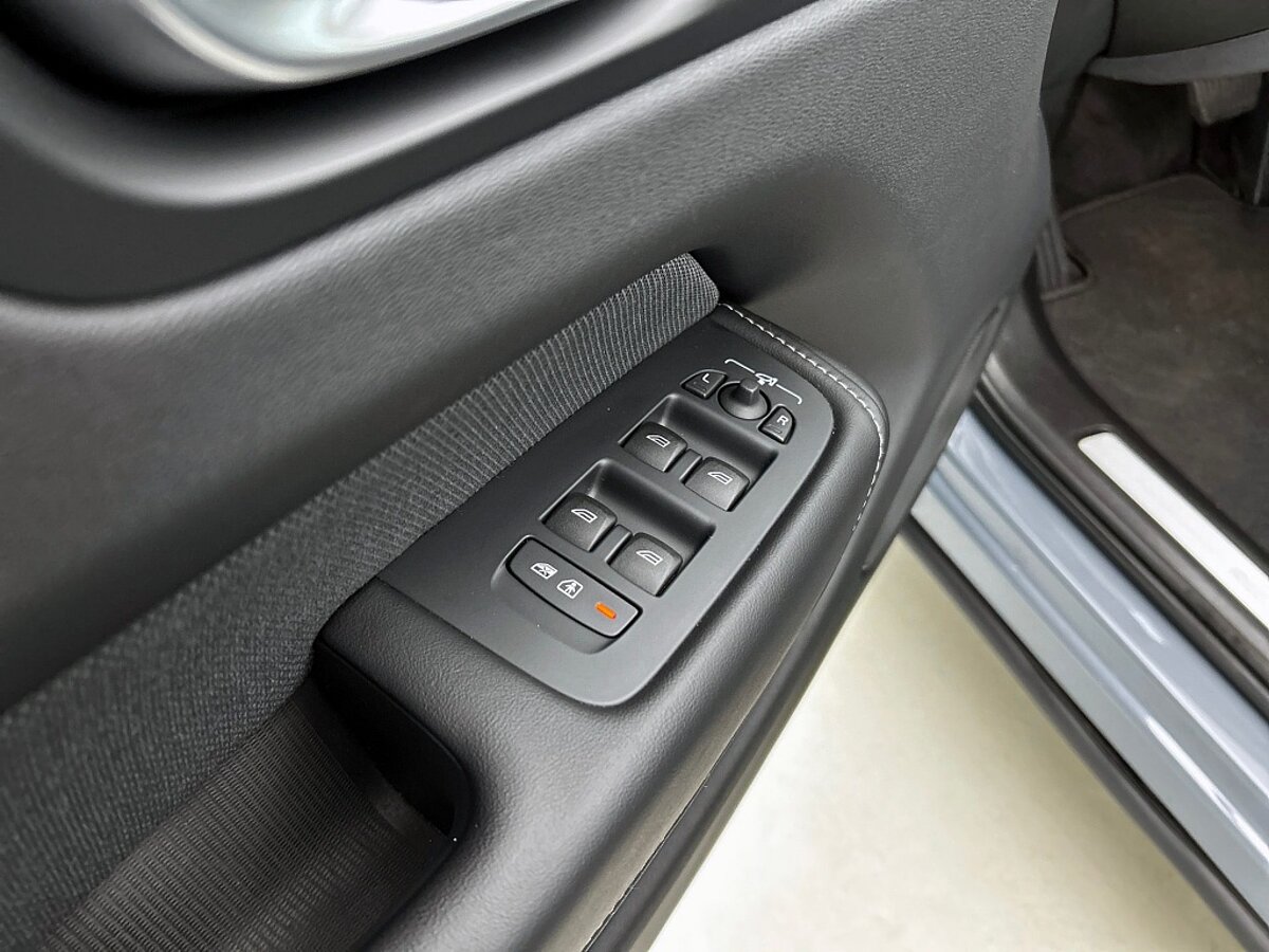 48340442 volvo xc60 2 0 t6 plug in hybrid awd ultimate dark luchtvering trekhaak 74