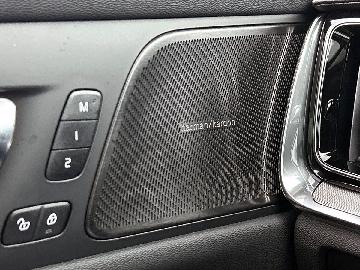 49250153 volvo v60 2 0 t8 awd ultra dark trekhaak panorama dak leder 54