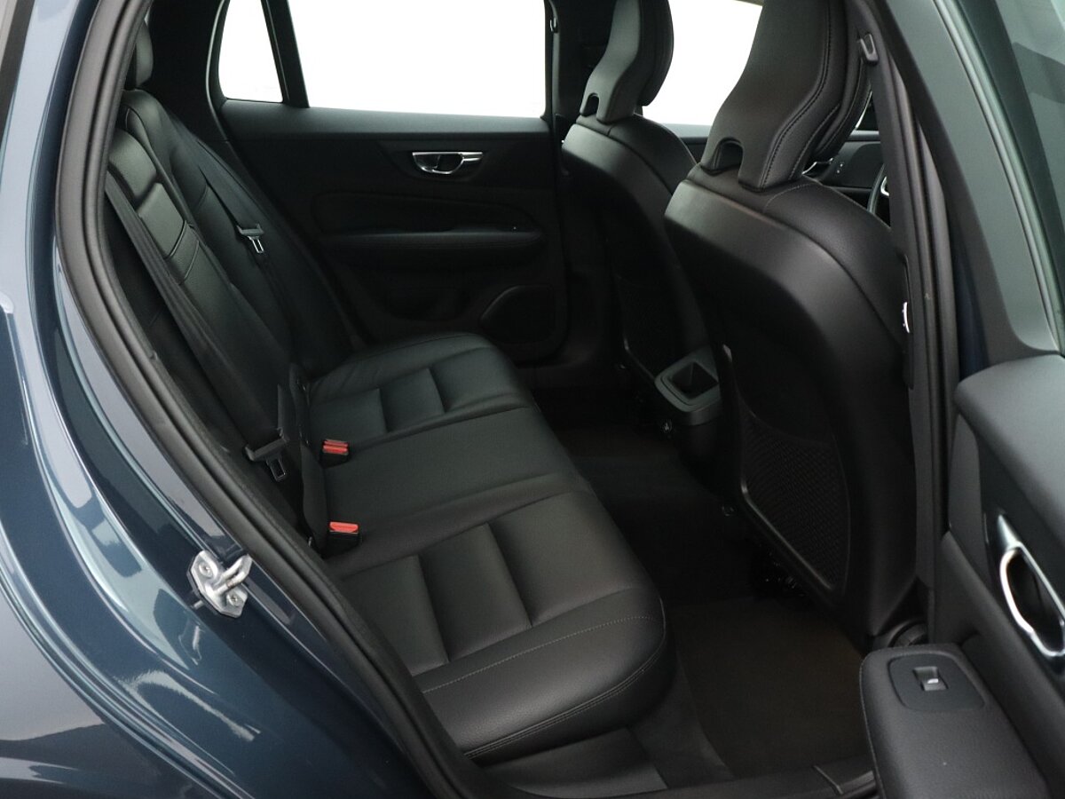 34899879 volvo v60 2 0 t5 automaat r design look leder 19 wielen ce1003