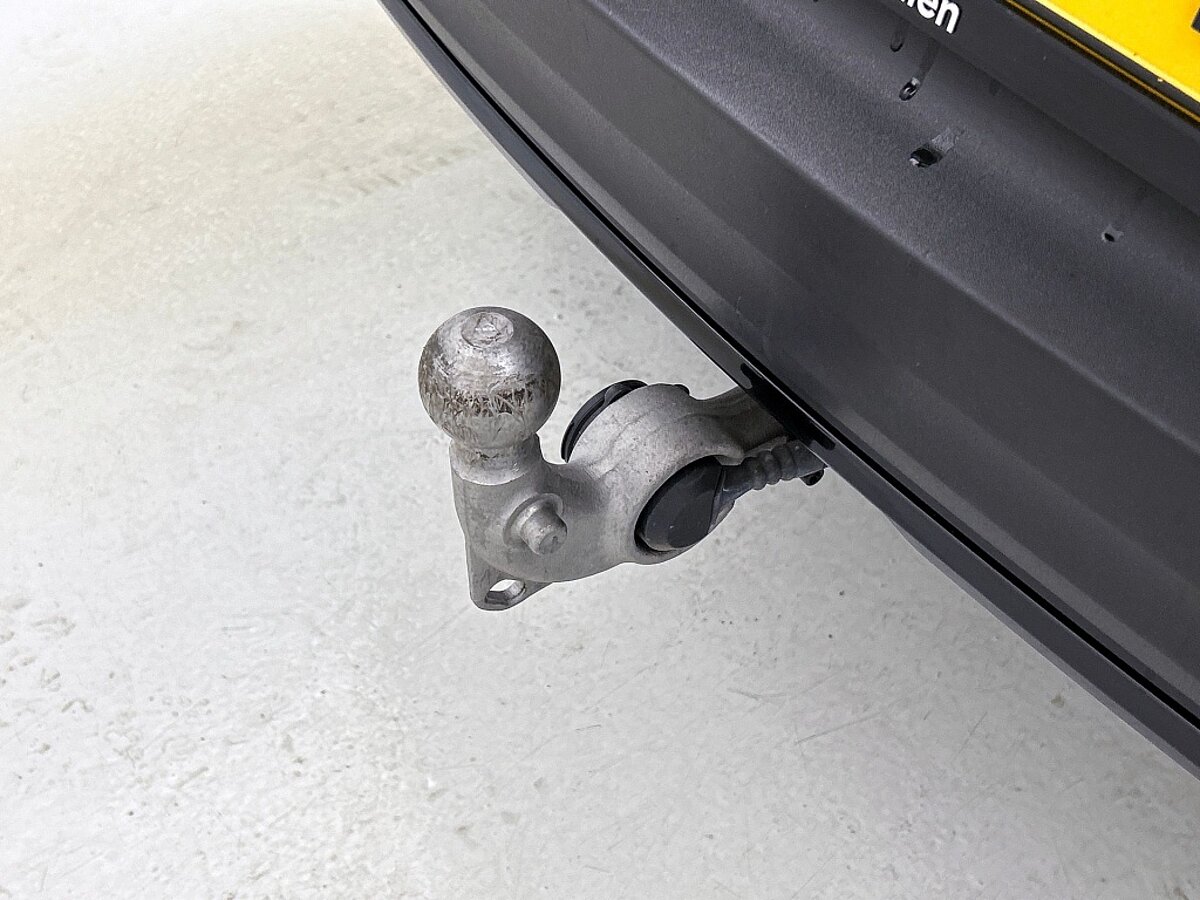 49567384 volvo xc40 2 0 t5 awd r design intro edition 8 01