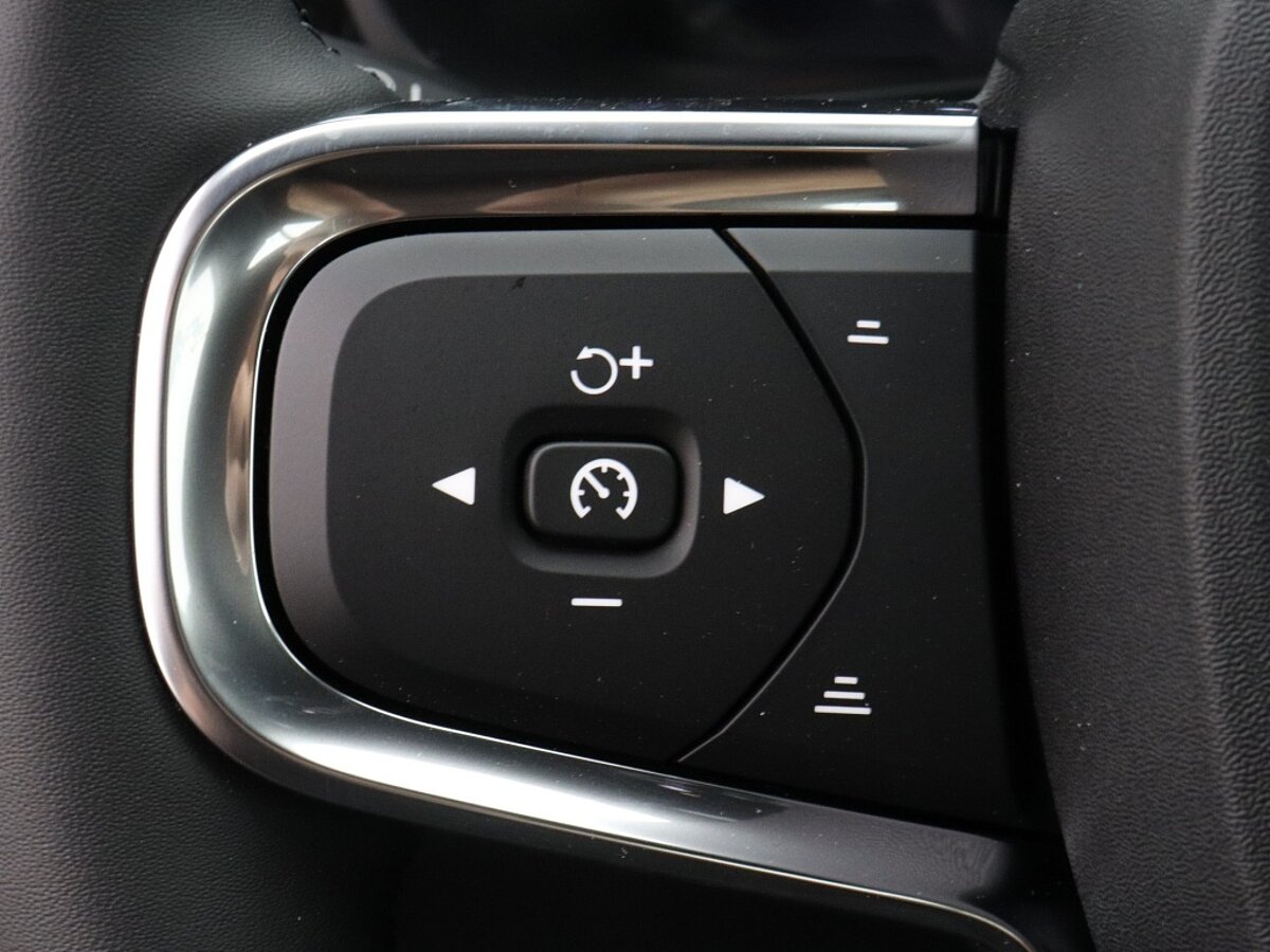 40448916 volvo xc40 single core 69 kwh navi camera pre conditioning cruise 7aa245