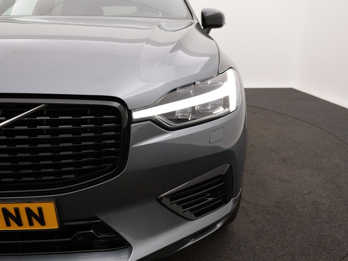 43863335 volvo xc60 2 0 recharge t8 r design 32