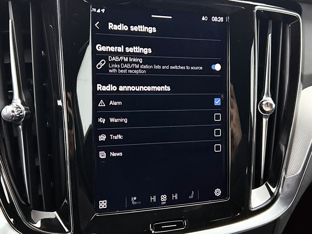 49833852 volvo v60 2 0 t6 awd plus dark trekhaak leder camera 360 harman ka 8 02