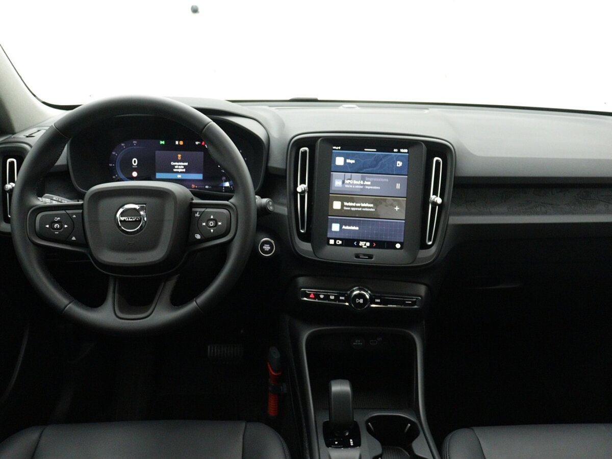 43888100 volvo xc40 2 0 b3 essential 5 09