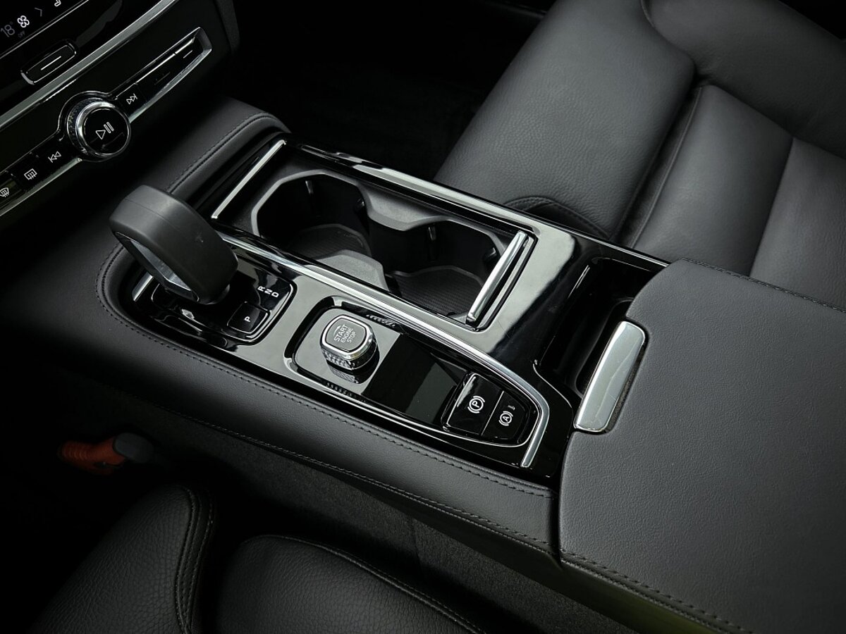 44659434 volvo v90 2 0 t6 awd ultra dark 8 02