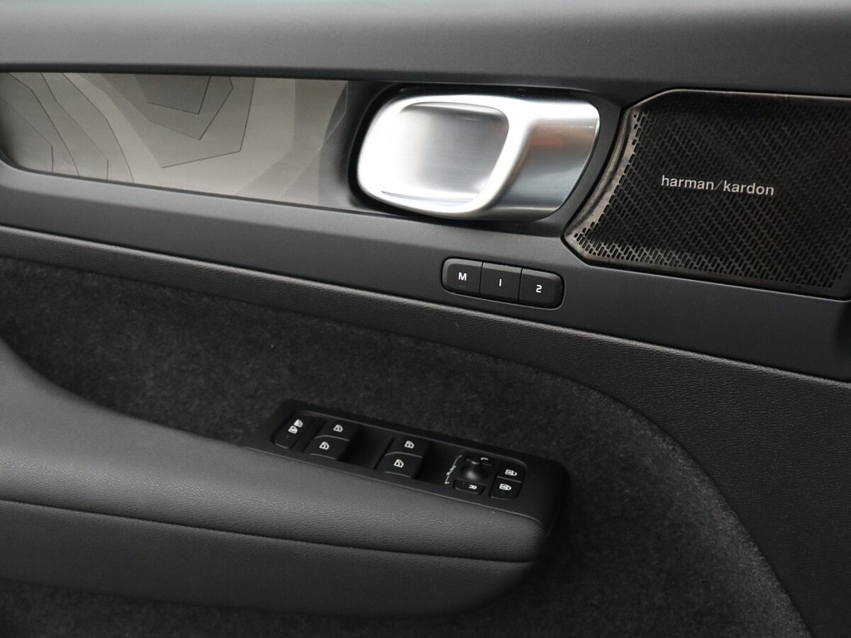 35002307 volvo xc40 1 5 t4 recharge ultimate dark memory seats harman kardon l eafcbc