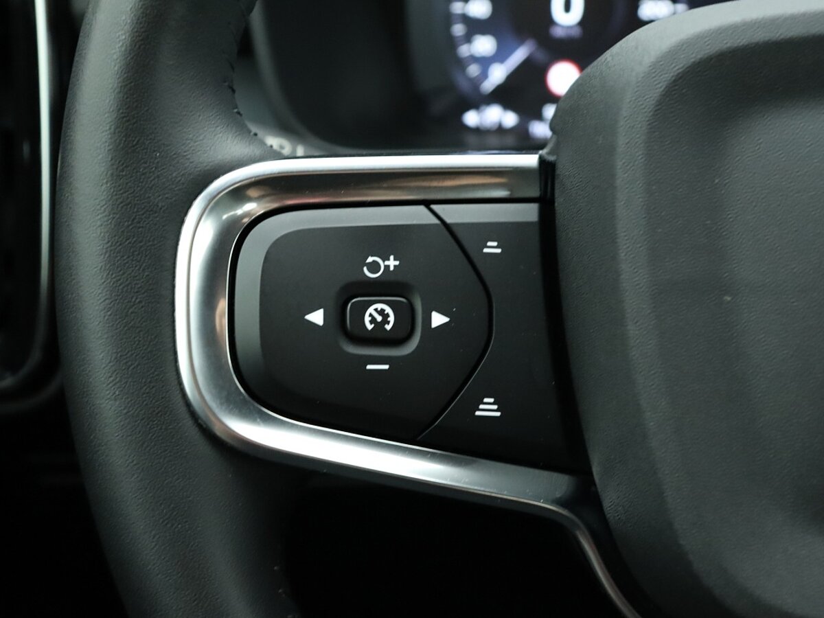 35603828 volvo xc40 1 5 t4 recharge r design expression 67