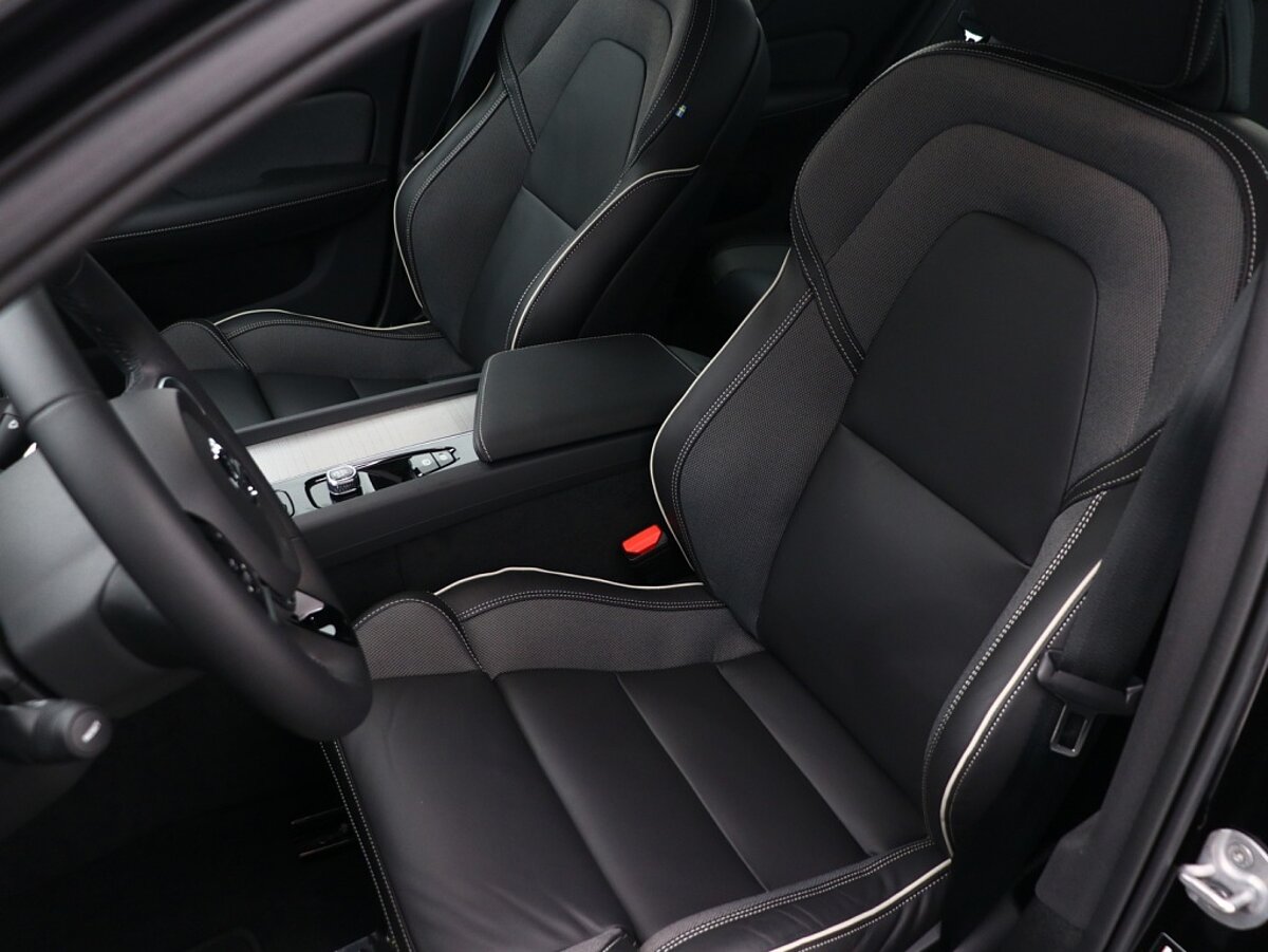 37980794 volvo s60 2 0 b4 plus dark eac145