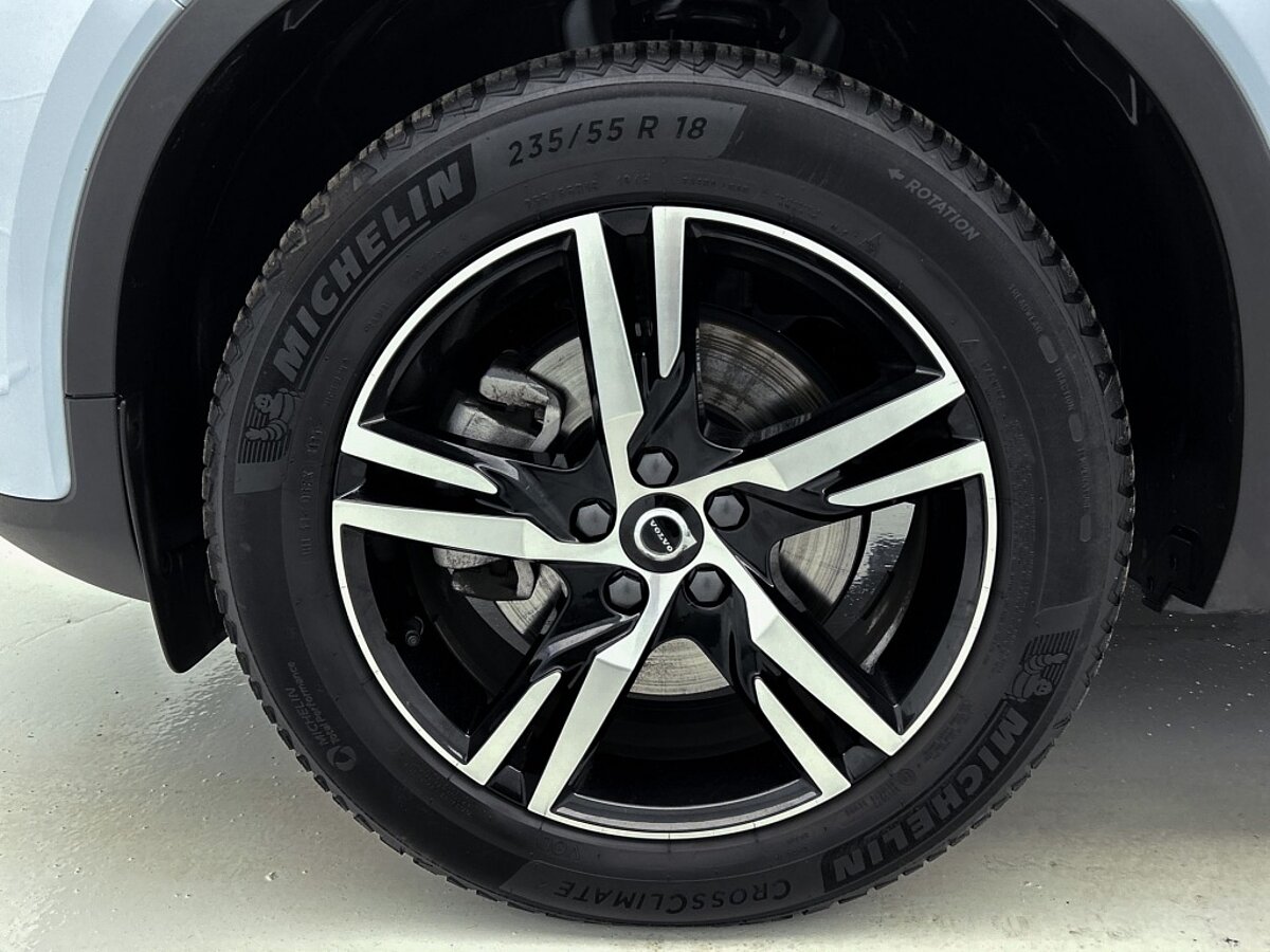 44775381 volvo xc40 2 0 b4 plus dark 38