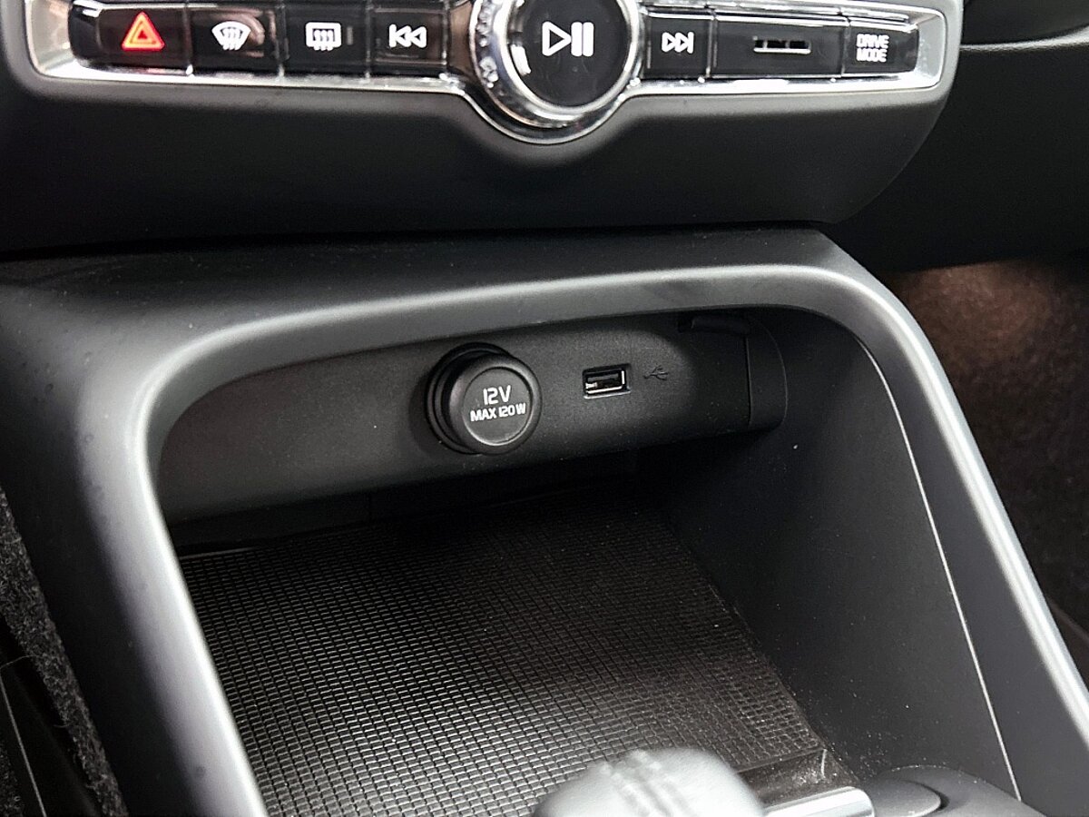 47163197 volvo xc40 2 0 t4 momentum 54