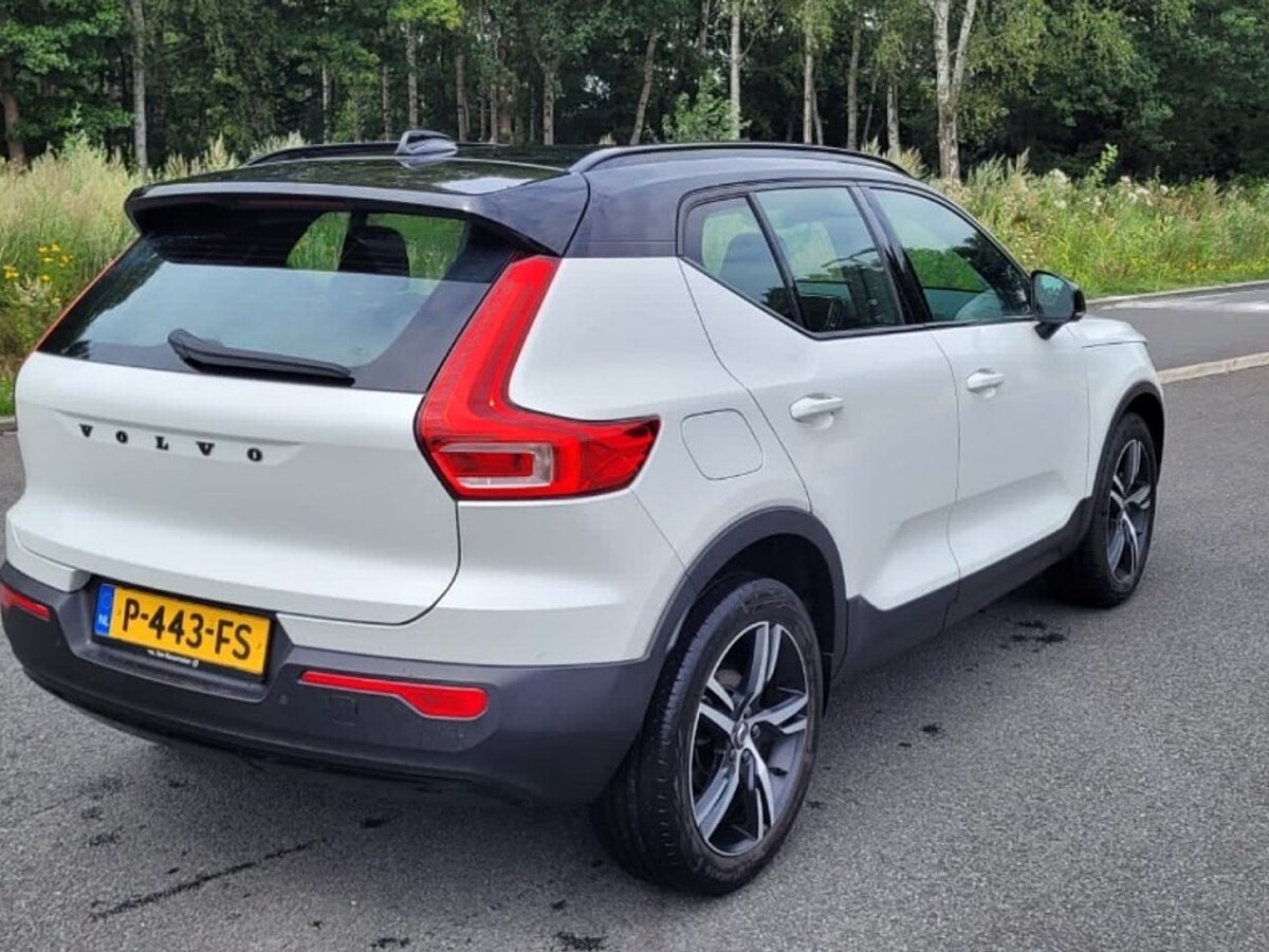 49424573 volvo xc40 1 5 t2 r design 7 02