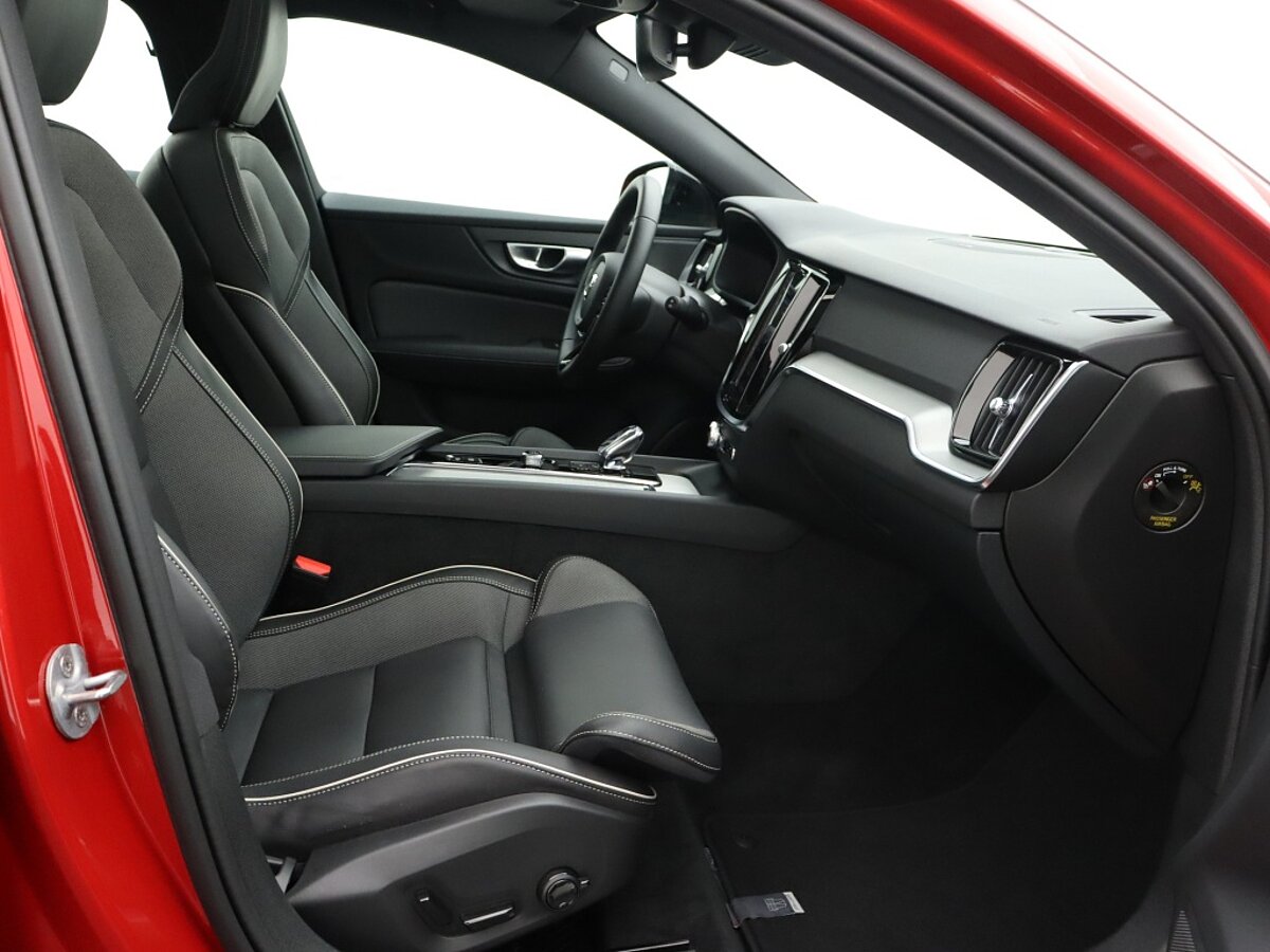 35636972 volvo v60 2 0 b4 plus dark sport interieur 360 camera 75