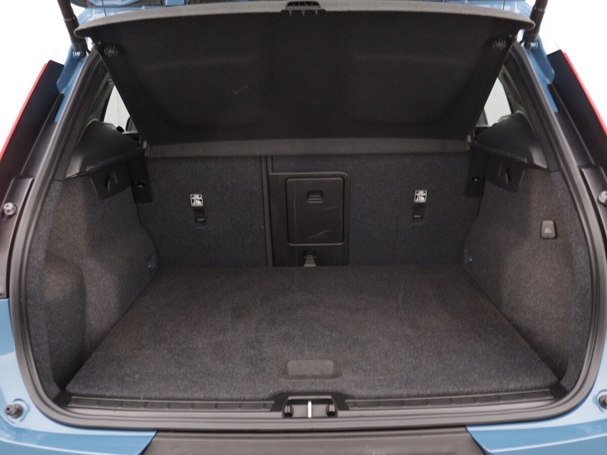 44035279 volvo xc40 1 5 t4 plus dark 360a camera 76