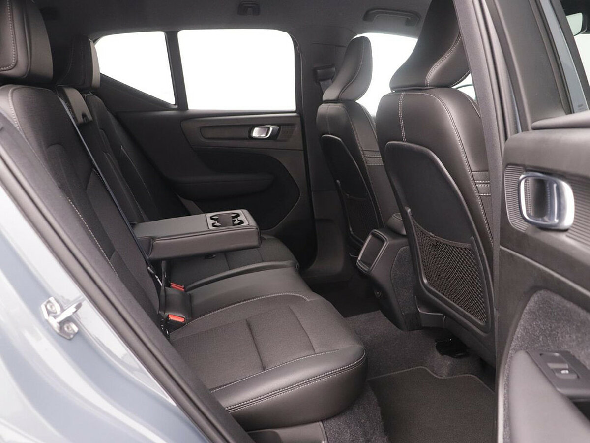 34450922 volvo xc40 1 5 t3 automaat momentum pro 24 mnd garantie donker glas 76