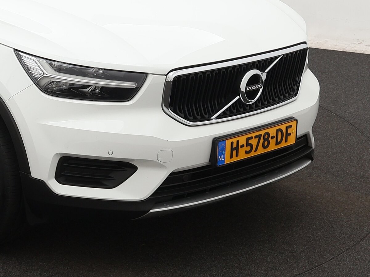 35824529 volvo xc40 2 0 t4 momentum pro 03
