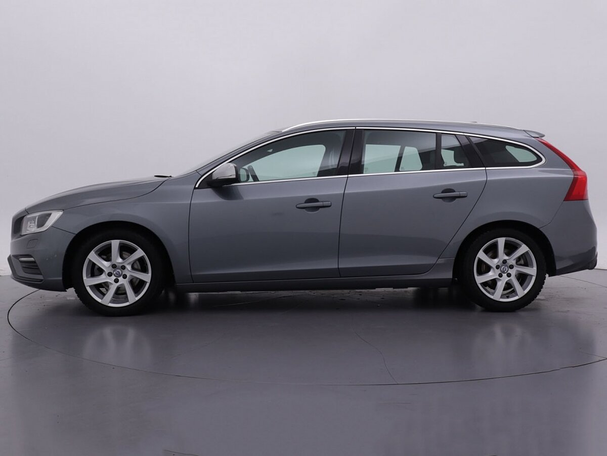 36006266 volvo v60 2 0 d2 r design 7 01