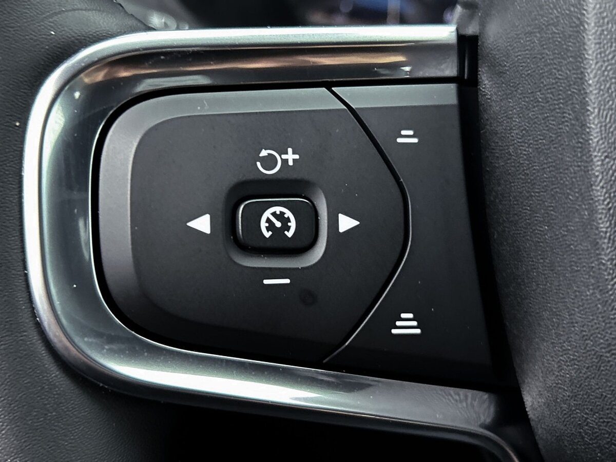44775017 volvo xc40 2 0 b4 plus dark trekhaak 64