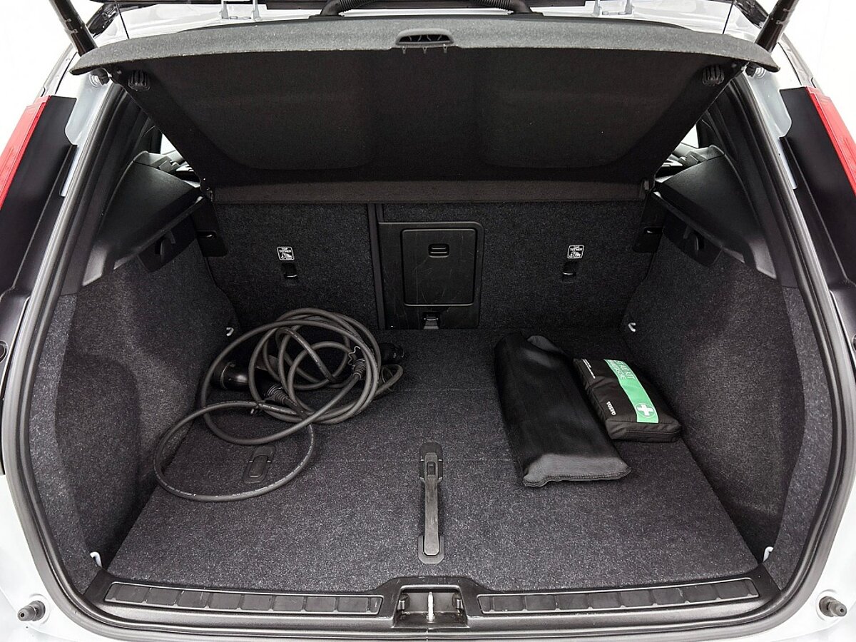 45933217 volvo xc40 recharge plus 85