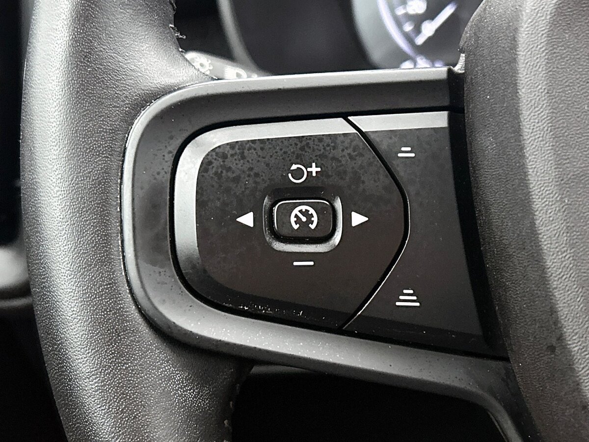 46251143 volvo xc40 1 5 t2 momentum core 35