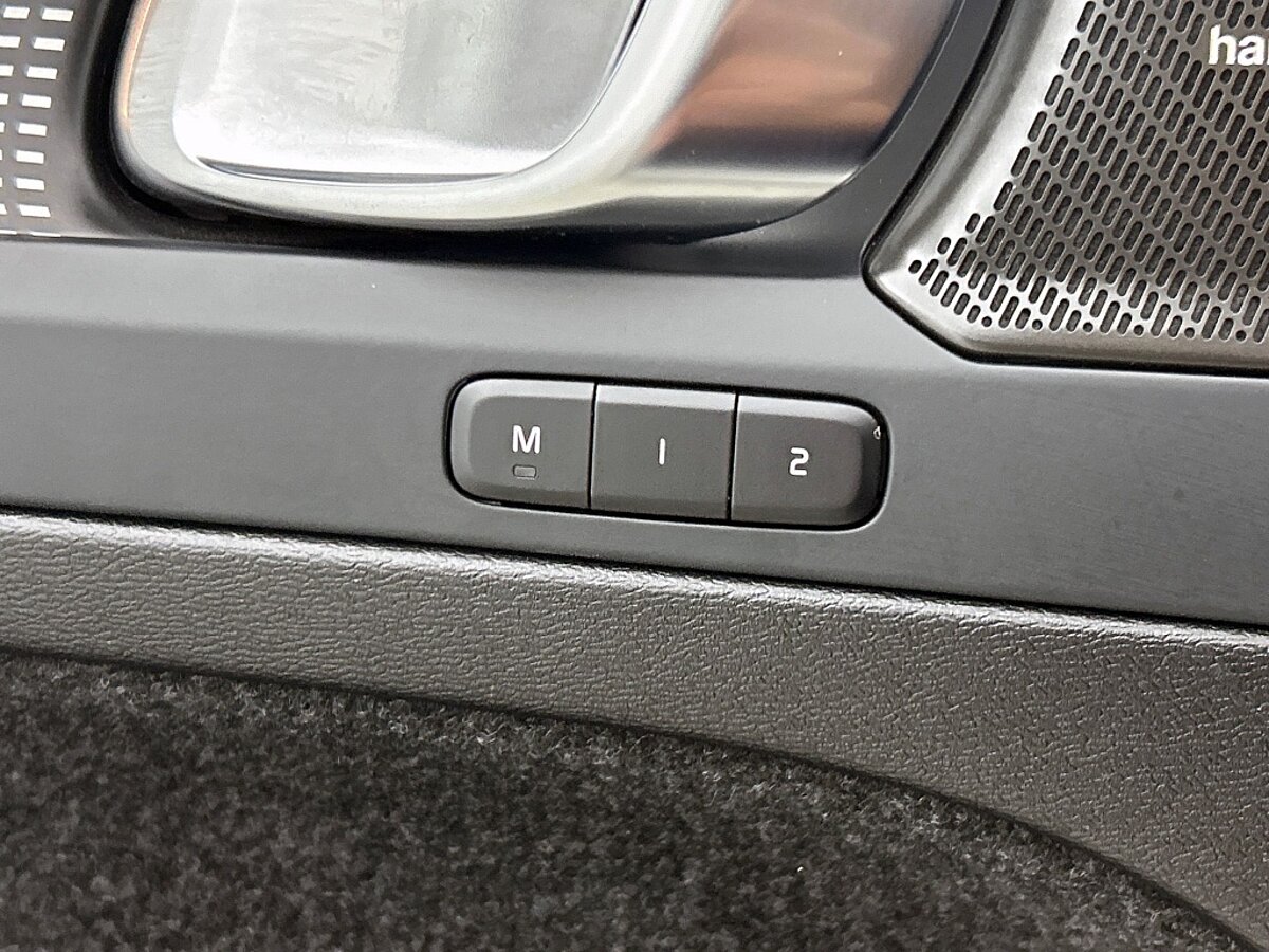 48515763 volvo xc40 b3 dark nubuck pano climate pack pilot assist memory s 52