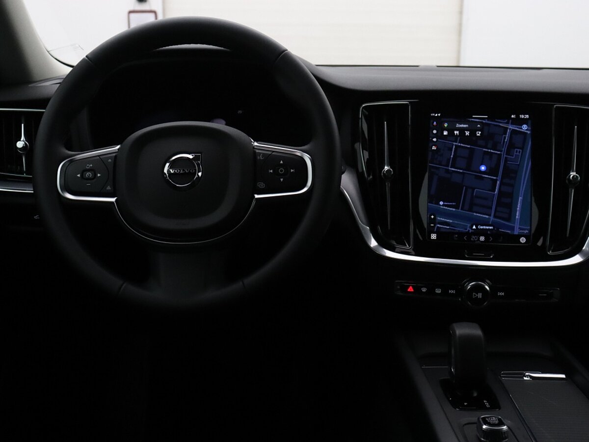 48861045 volvo v60 2 0 b3 essential edition 18 inch wielen trekhaak driver a 7 02