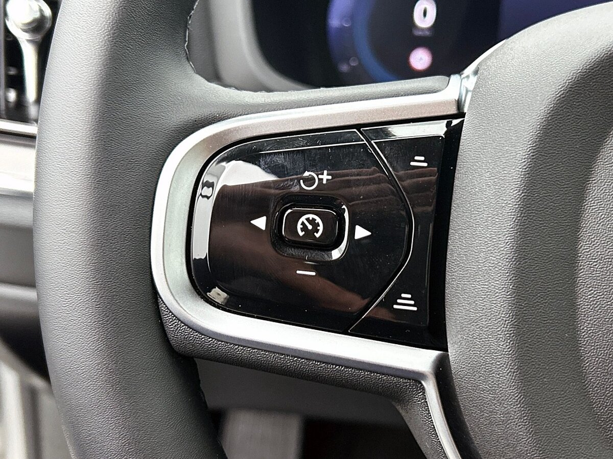 47443724 volvo v60 2 0 t6 awd plus dark 7 01