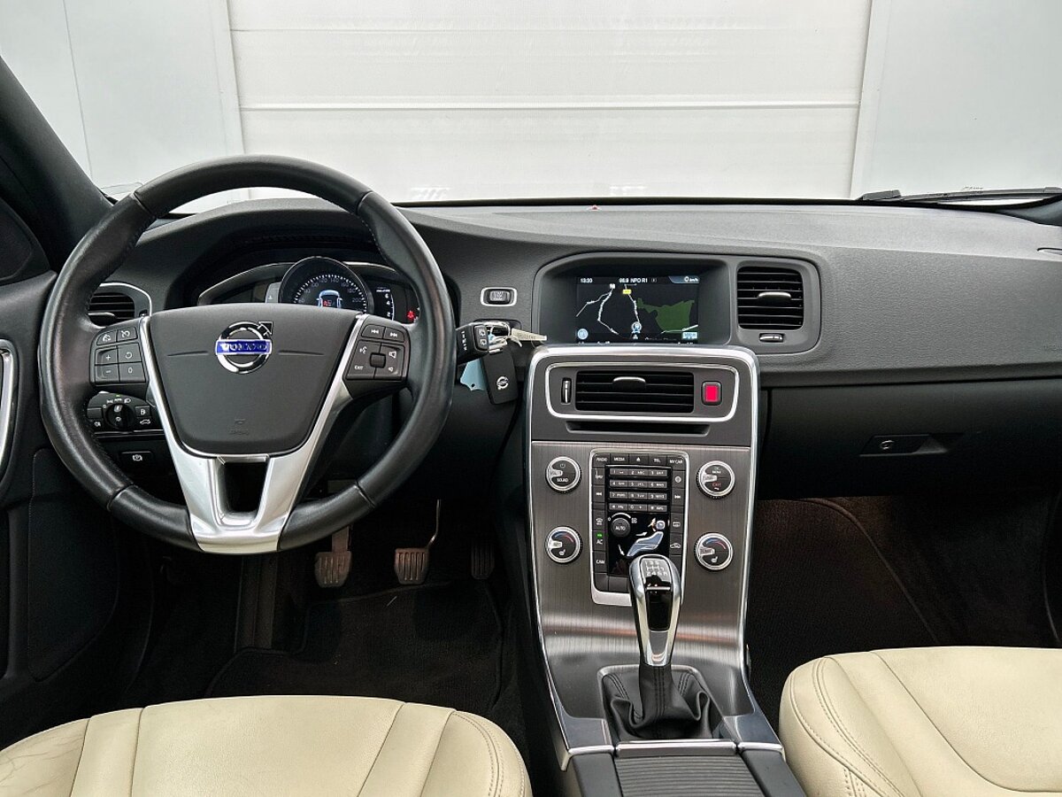 49484330 volvo v60 2 0 t3 nordic lederen bekleding panorama dak stoelverwarm 7 02