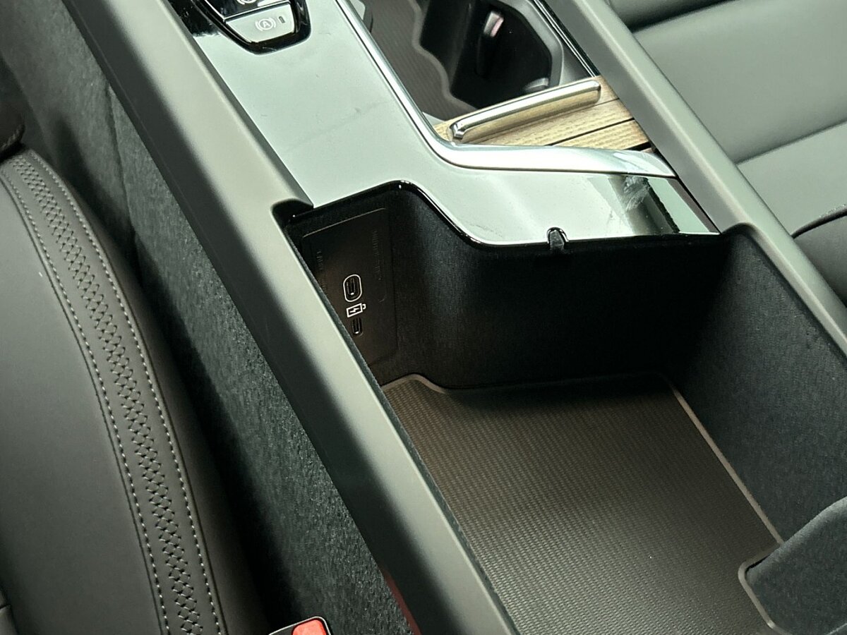 49836584 volvo xc60 t6 plus dark recharge head up panoramadak getint glas 24