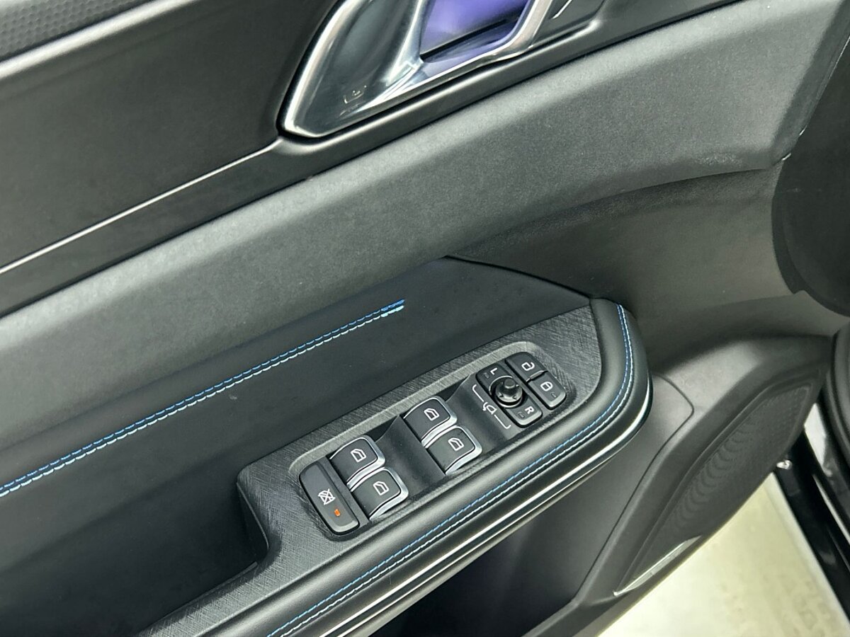 46583727 lynk co 01 1 5 phev business ed 1800kg trekvermogen 360 camera clima 40
