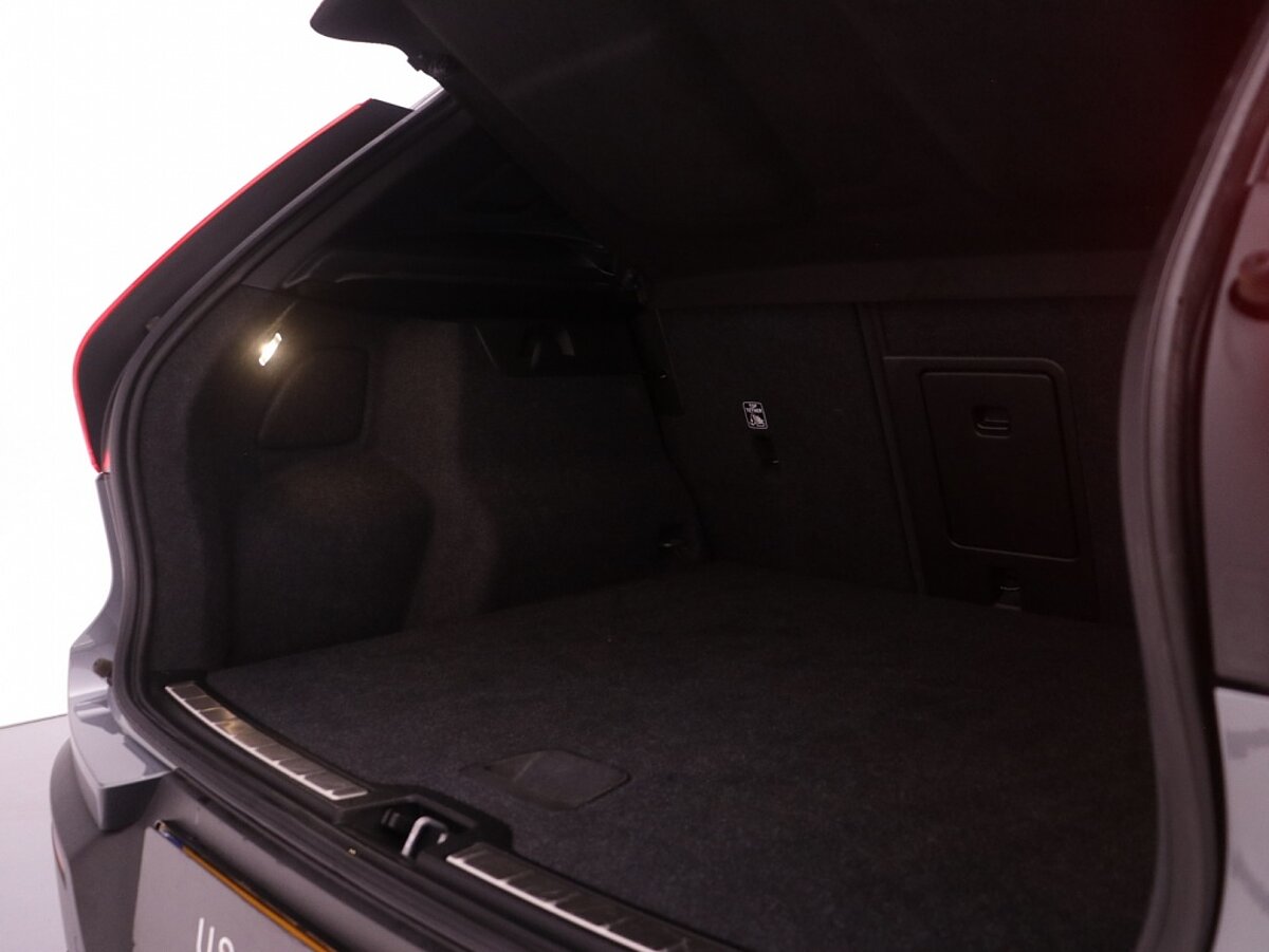 35475620 volvo xc40 2 0 t4 r design 8fa3fa