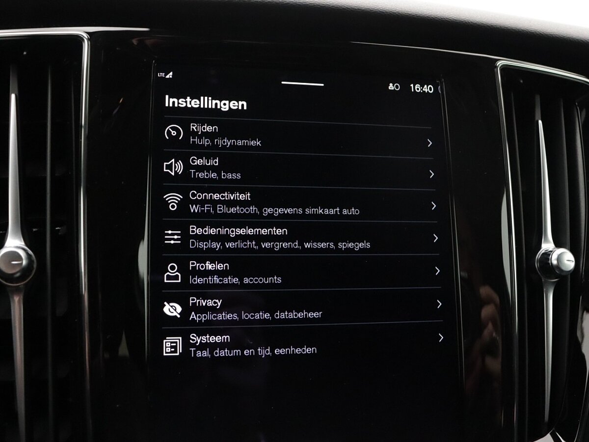 41451649 volvo v60 cross country 2 0 b5 awd core 8f760d