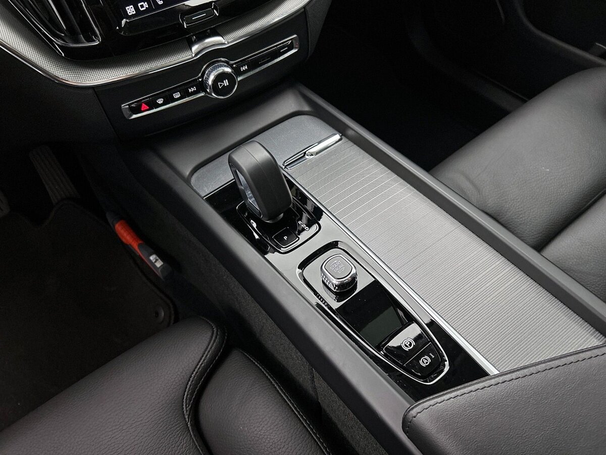 46744793 volvo xc60 2 0 t6 plus dark panorama dak all season trekhaak 61