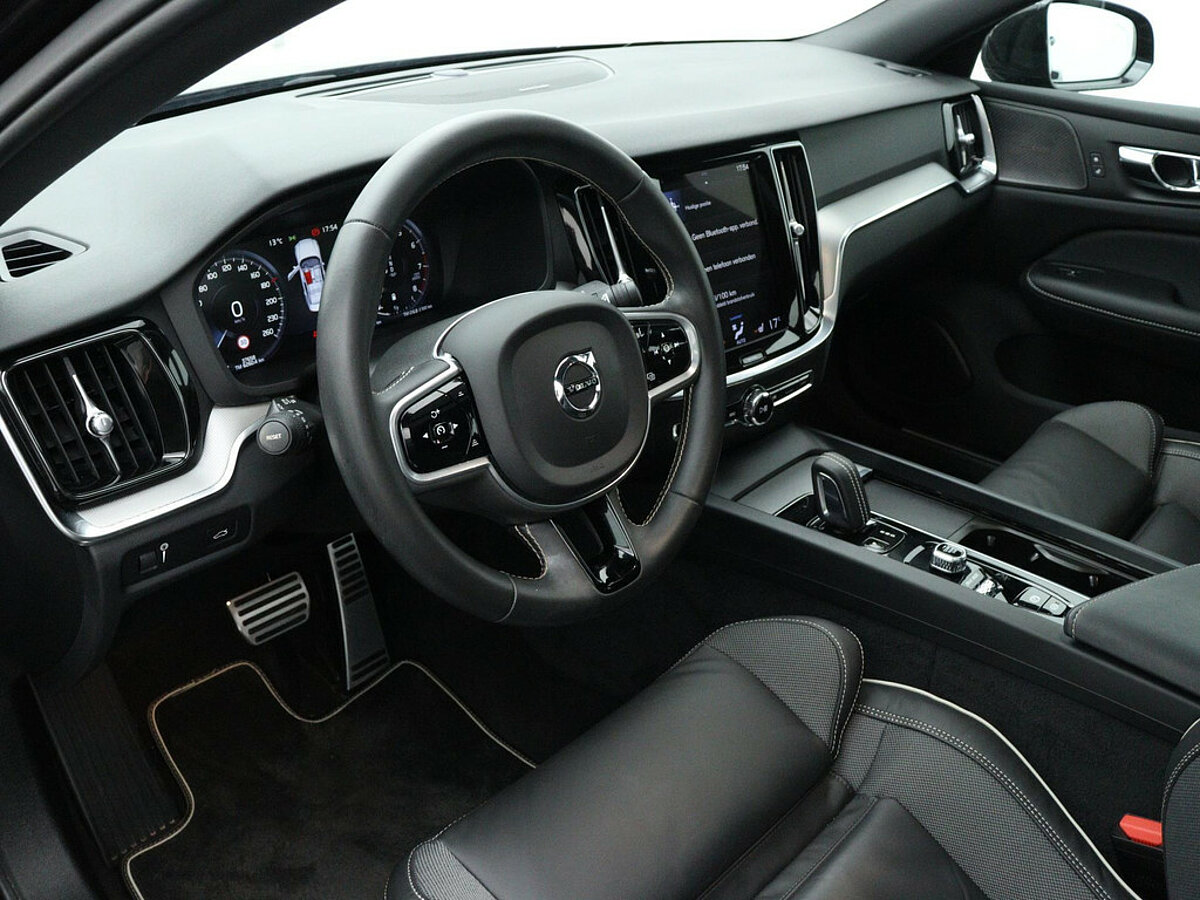 34202865 volvo s60 2 0 b3 r design panoramadak harman kardon voorruitverwarmi 4 07