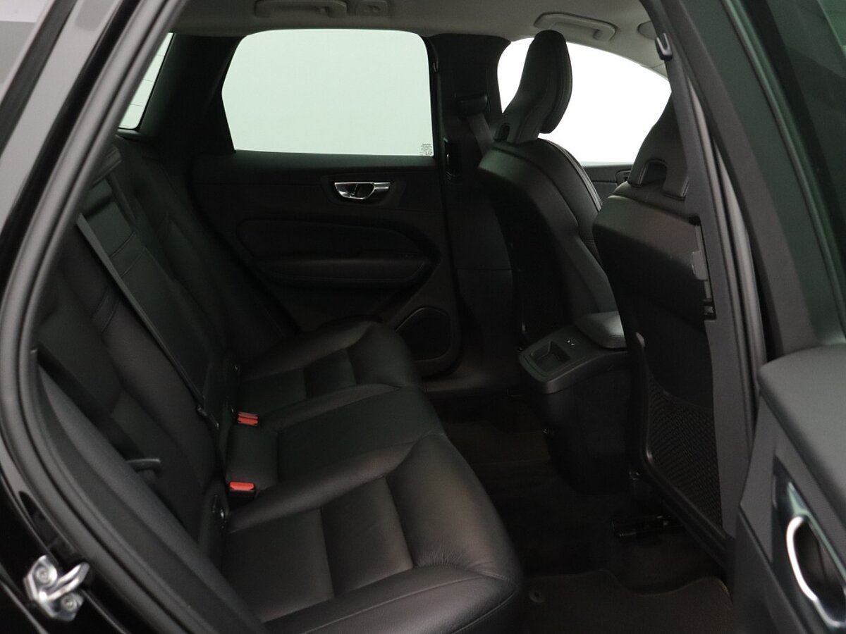 43349984 volvo xc60 2 0 b5 awd momentum pro 68