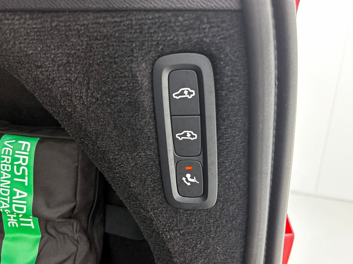 46666036 volvo xc90 2 0 t8 awd u dark 21