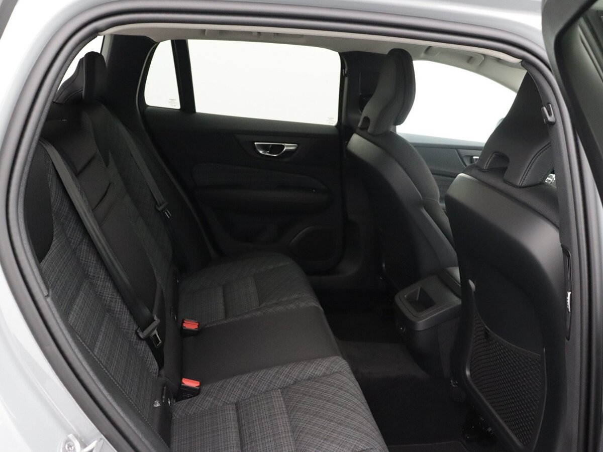 41451649 volvo v60 cross country 2 0 b5 awd core driver awareness pack 7e67f2